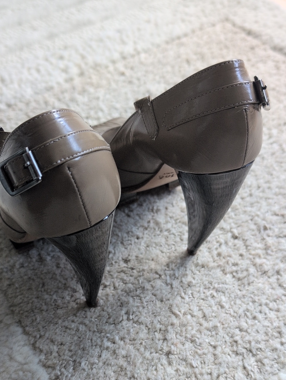 Chloe Leather Shoes - Picture 8 of 10